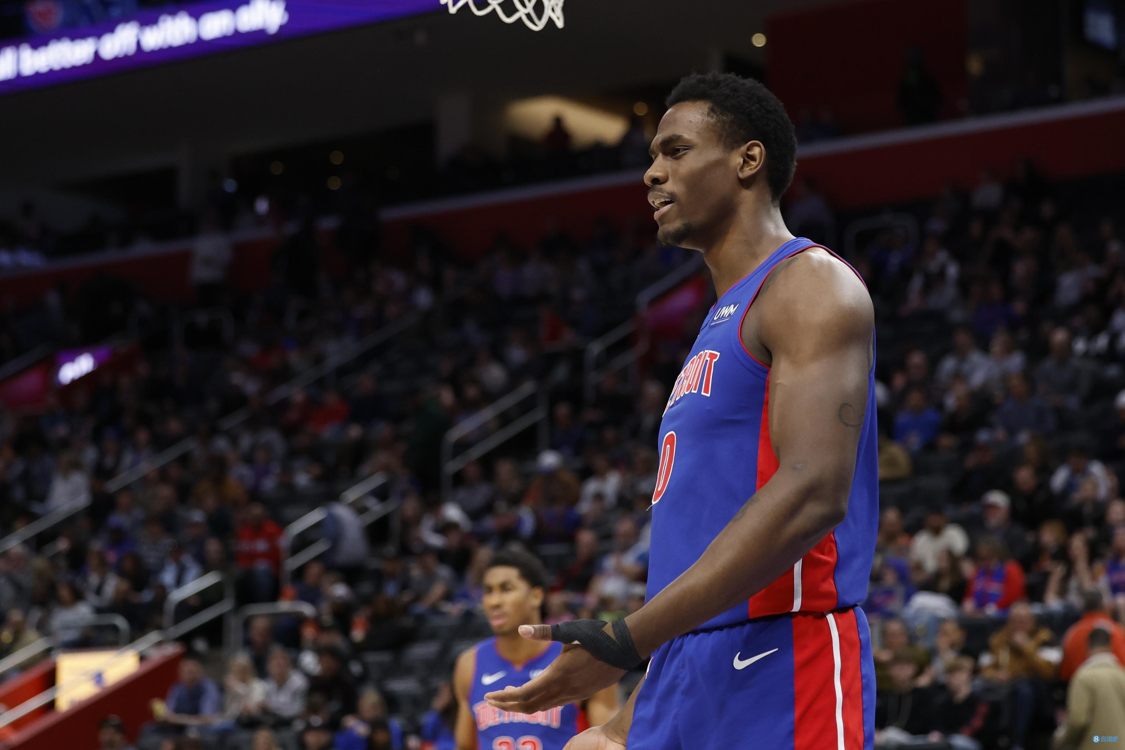 他用难以置 他用难以置